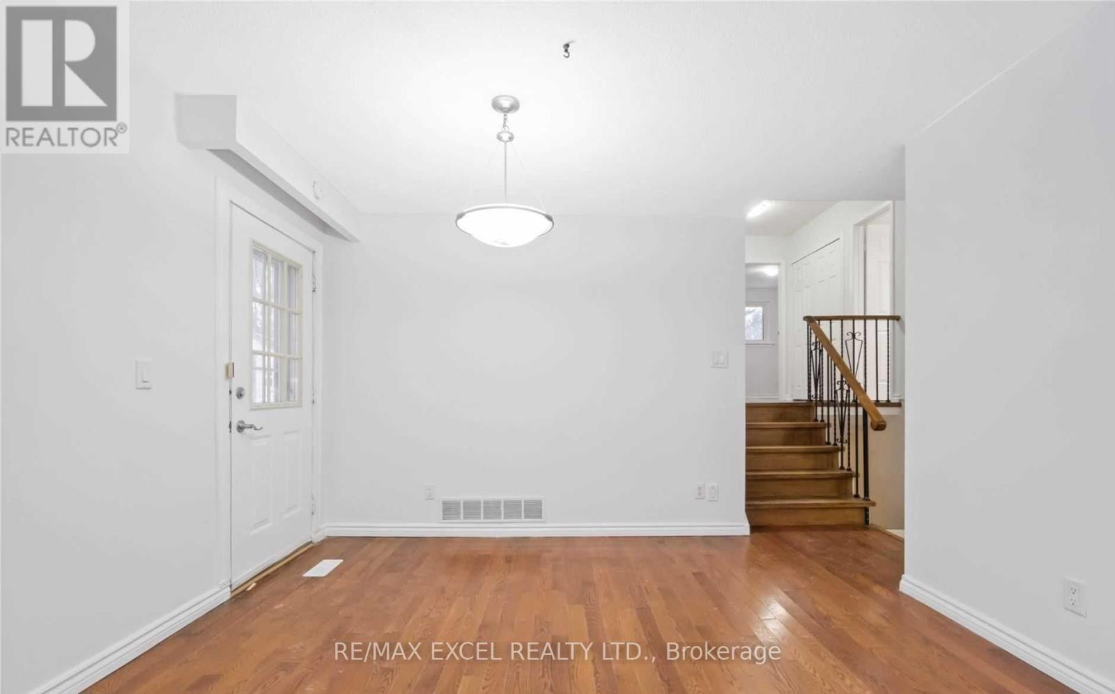 341 Crosby Avenue, Richmond Hill, Ontario  L4C 2R5 - Photo 3 - N12509538