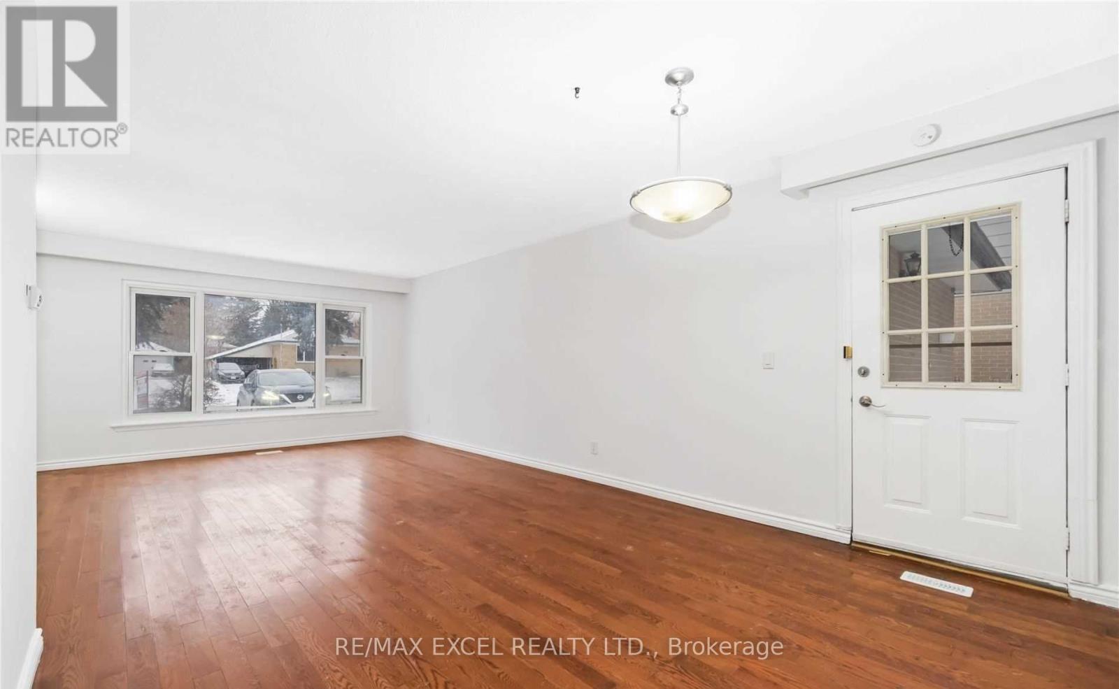 341 Crosby Avenue, Richmond Hill, Ontario  L4C 2R5 - Photo 4 - N12509538