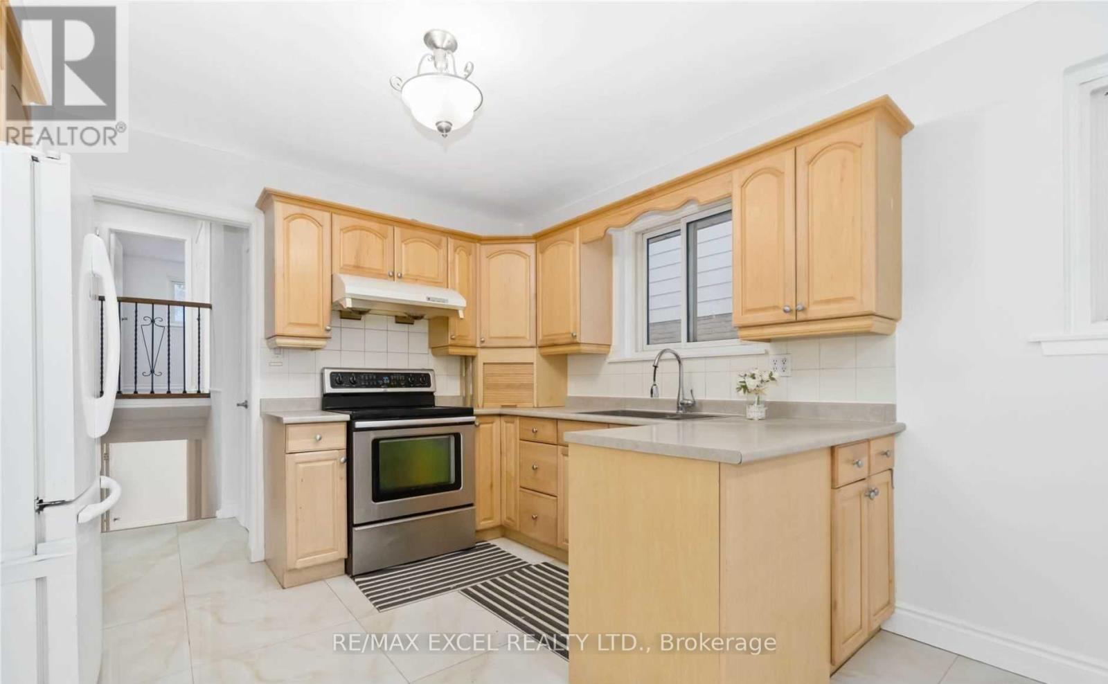 341 Crosby Avenue, Richmond Hill, Ontario  L4C 2R5 - Photo 6 - N12509538