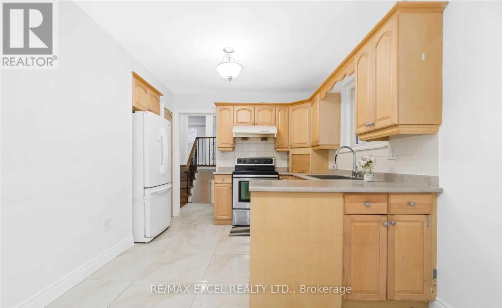 341 Crosby Avenue, Richmond Hill, Ontario  L4C 2R5 - Photo 7 - N12509538