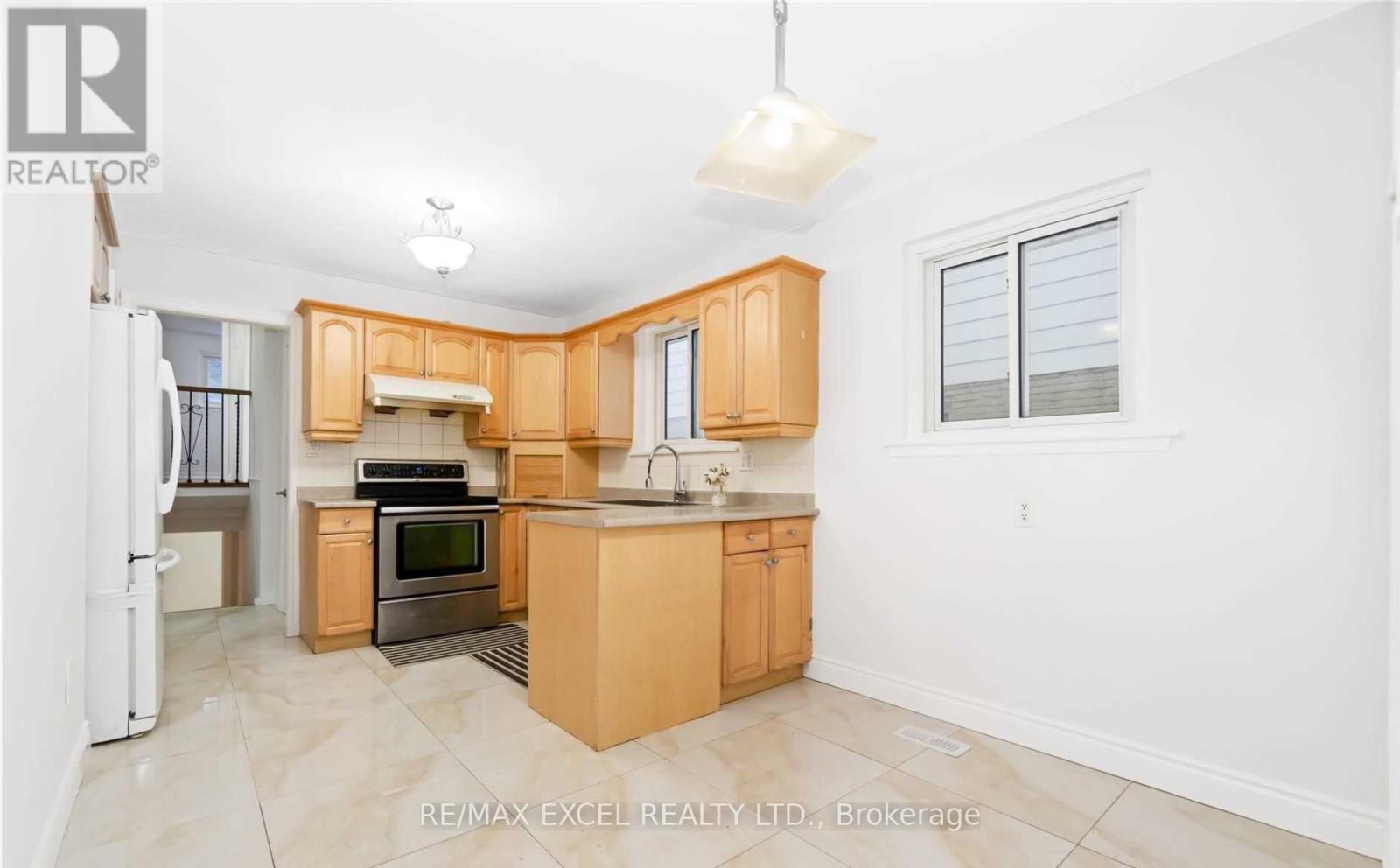 341 Crosby Avenue, Richmond Hill, Ontario  L4C 2R5 - Photo 8 - N12509538