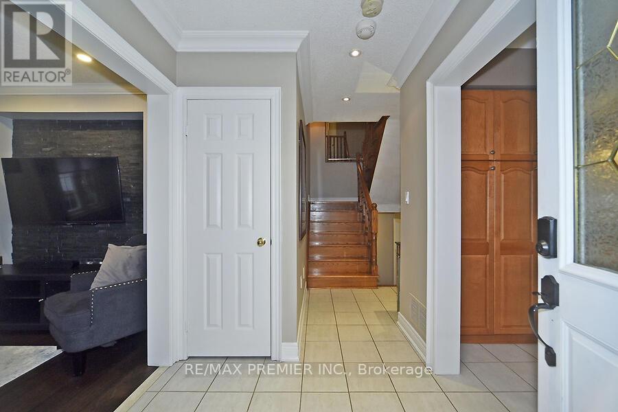 48 Pottery Place, Vaughan, Ontario  L4L 9H6 - Photo 6 - N12509544