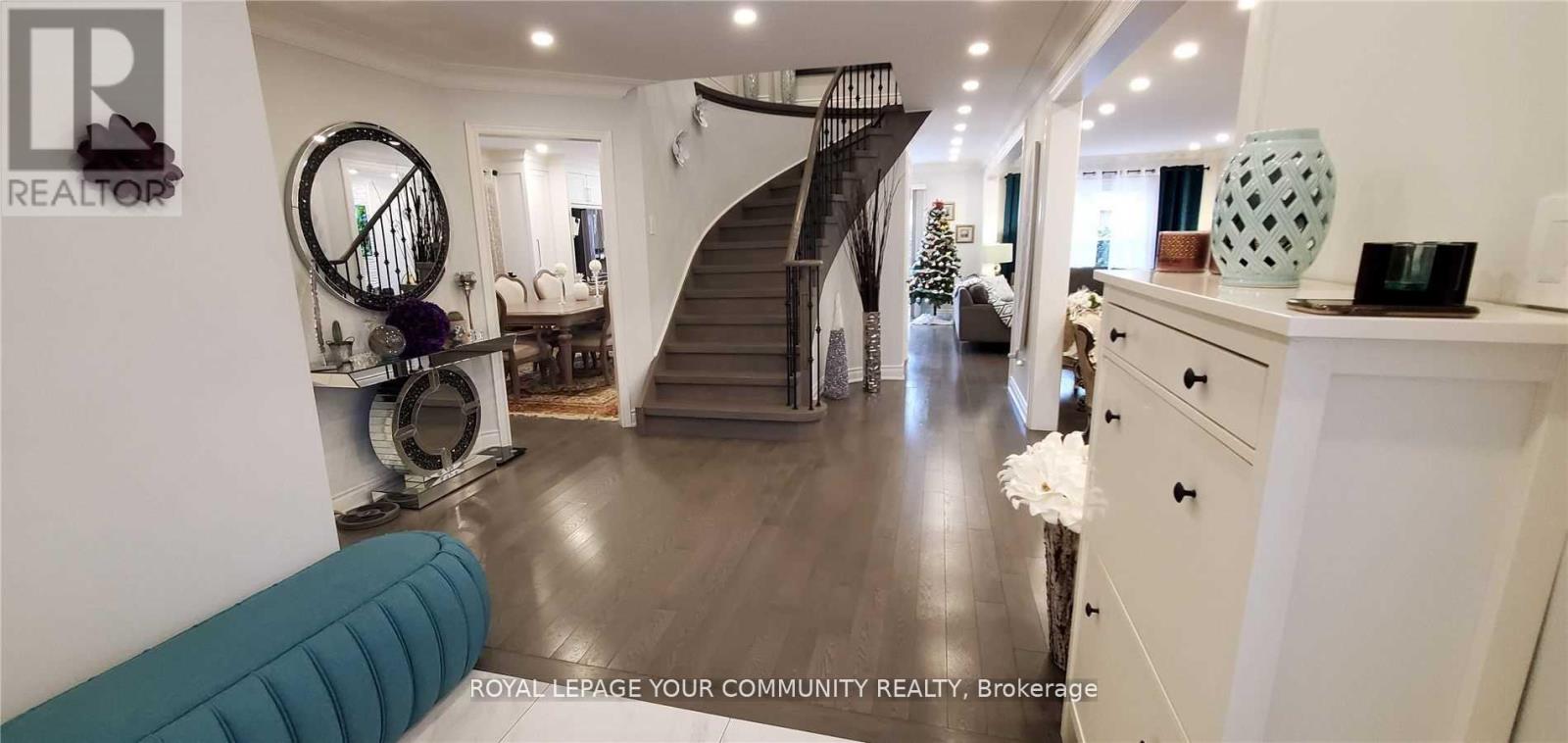 Main & 2nd Floor - 61 Nightstar Drive, Richmond Hill, Ontario  L4C 8H8 - Photo 7 - N12509612