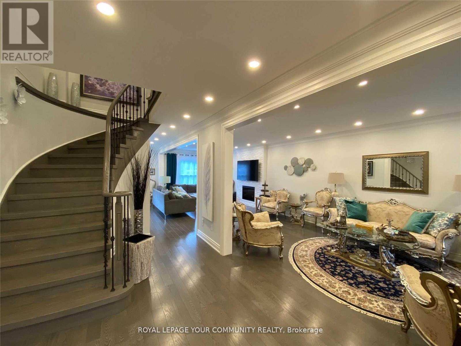 Main & 2nd Floor - 61 Nightstar Drive, Richmond Hill, Ontario  L4C 8H8 - Photo 8 - N12509612