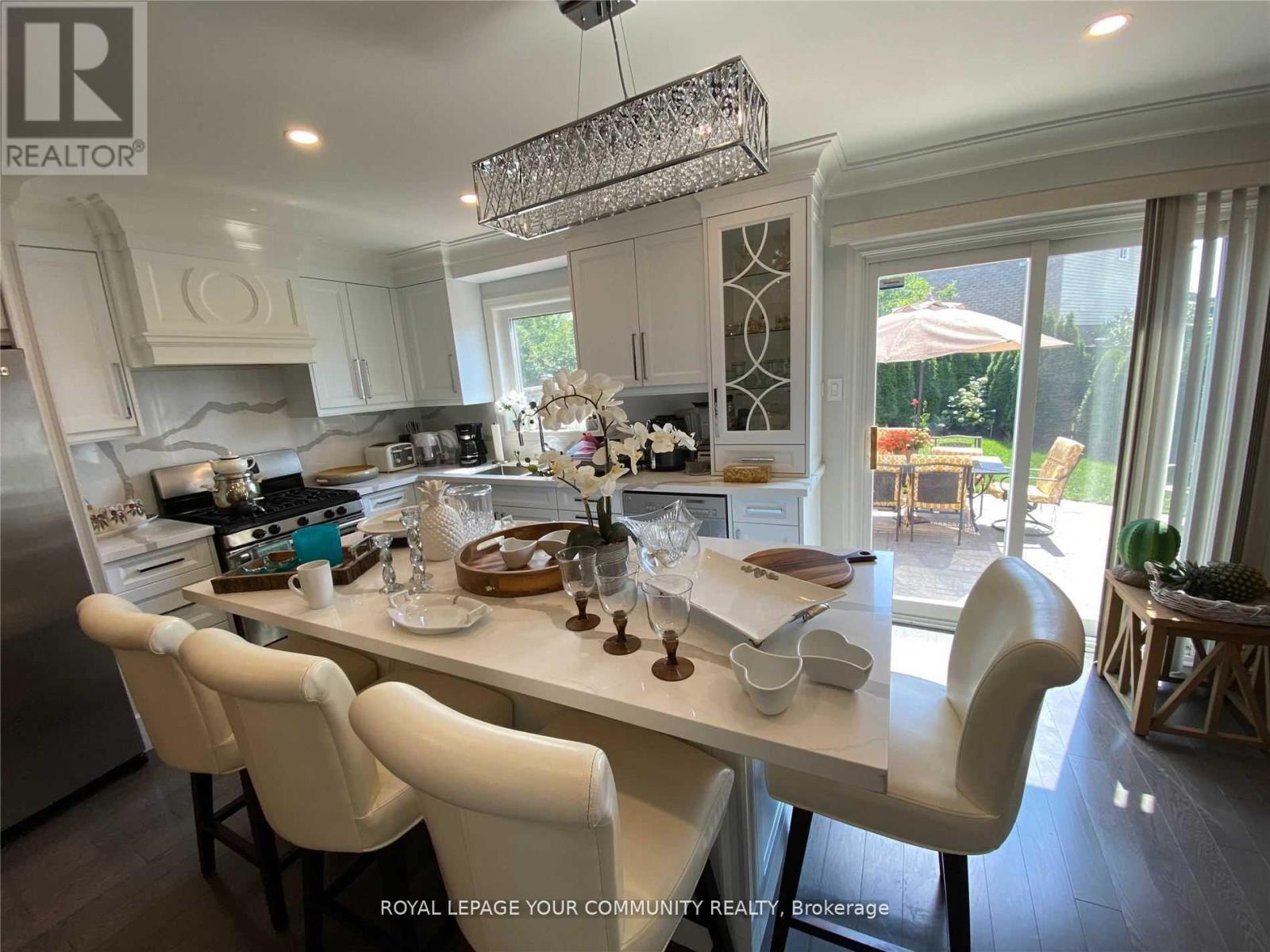 Main & 2nd Floor - 61 Nightstar Drive, Richmond Hill, Ontario  L4C 8H8 - Photo 9 - N12509612