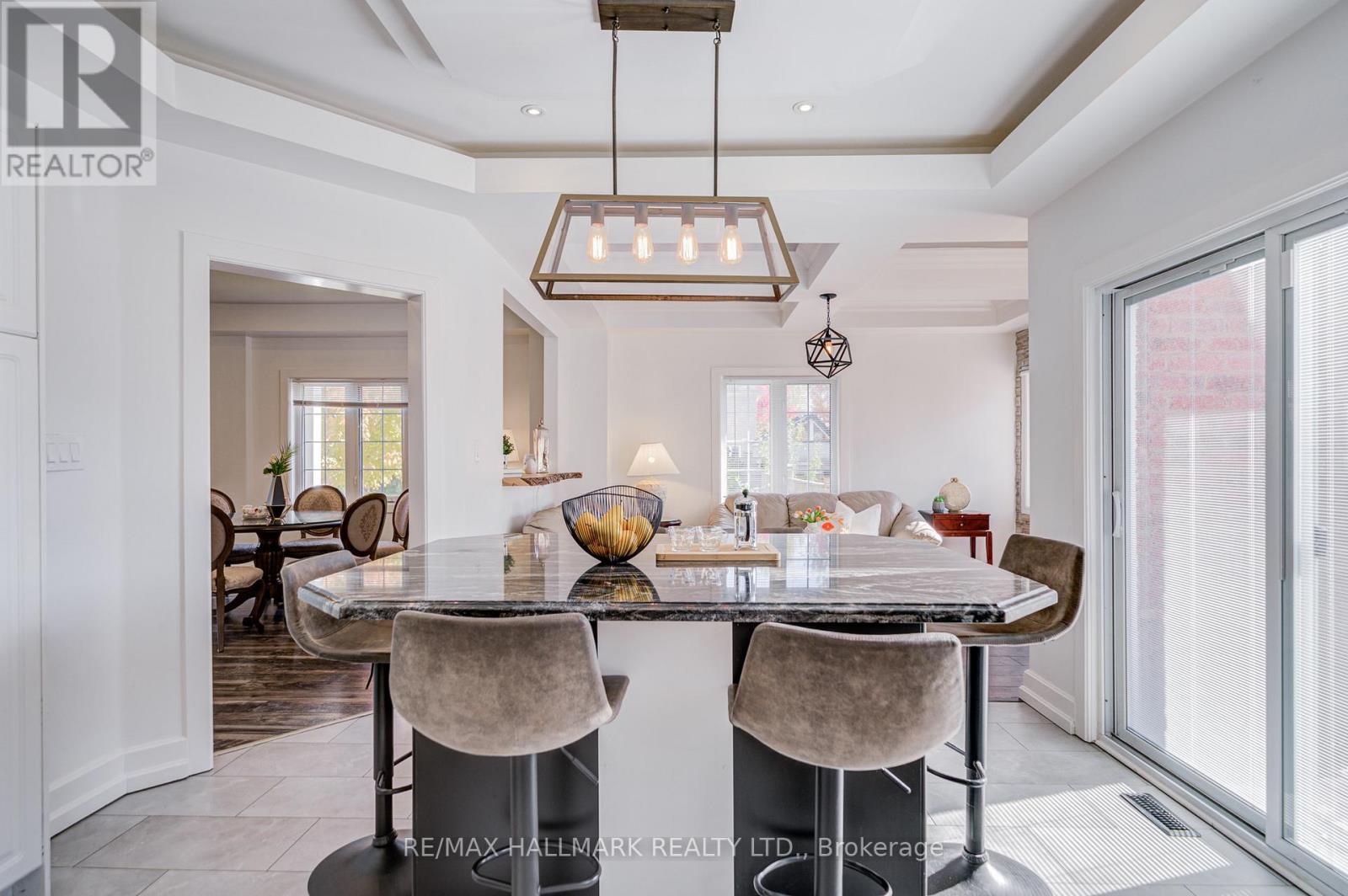 8 Glendower Crescent, Georgina, Ontario  L4P 0A5 - Photo 11 - N12509676