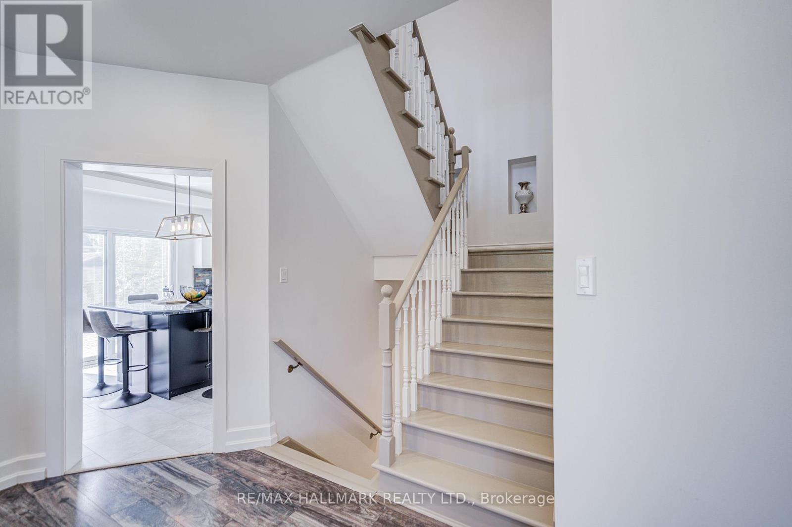 8 Glendower Crescent, Georgina, Ontario  L4P 0A5 - Photo 15 - N12509676