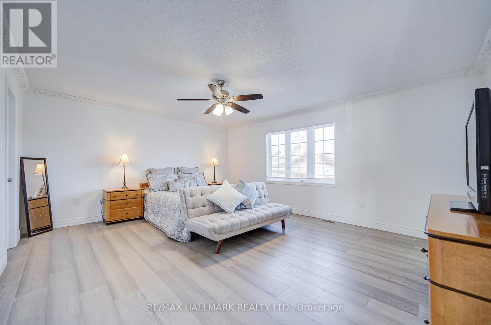 8 Glendower Crescent, Georgina, Ontario  L4P 0A5 - Photo 16 - N12509676