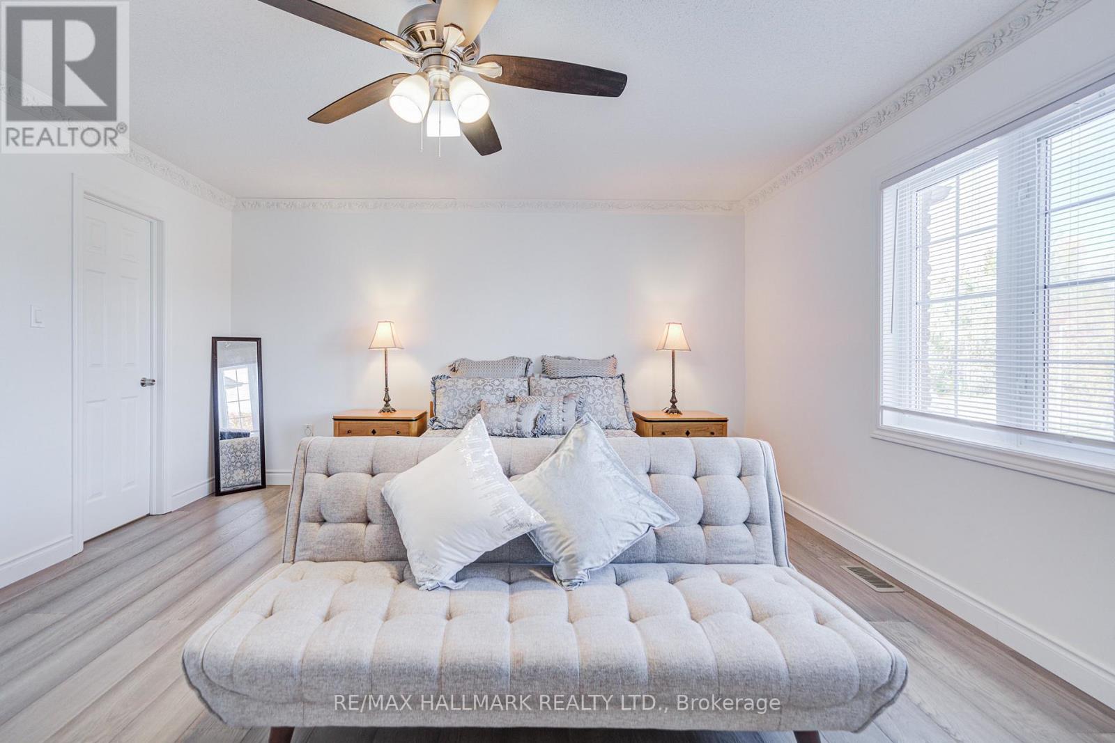 8 Glendower Crescent, Georgina, Ontario  L4P 0A5 - Photo 17 - N12509676