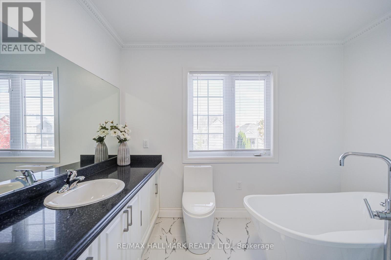 8 Glendower Crescent, Georgina, Ontario  L4P 0A5 - Photo 18 - N12509676