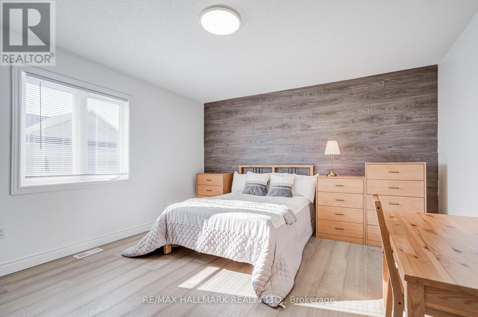 8 Glendower Crescent, Georgina, Ontario  L4P 0A5 - Photo 25 - N12509676