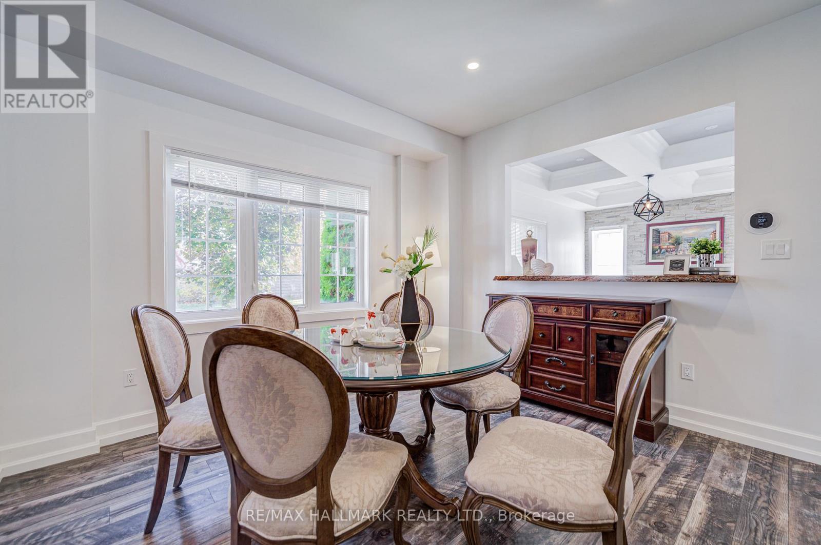 8 Glendower Crescent, Georgina, Ontario  L4P 0A5 - Photo 5 - N12509676