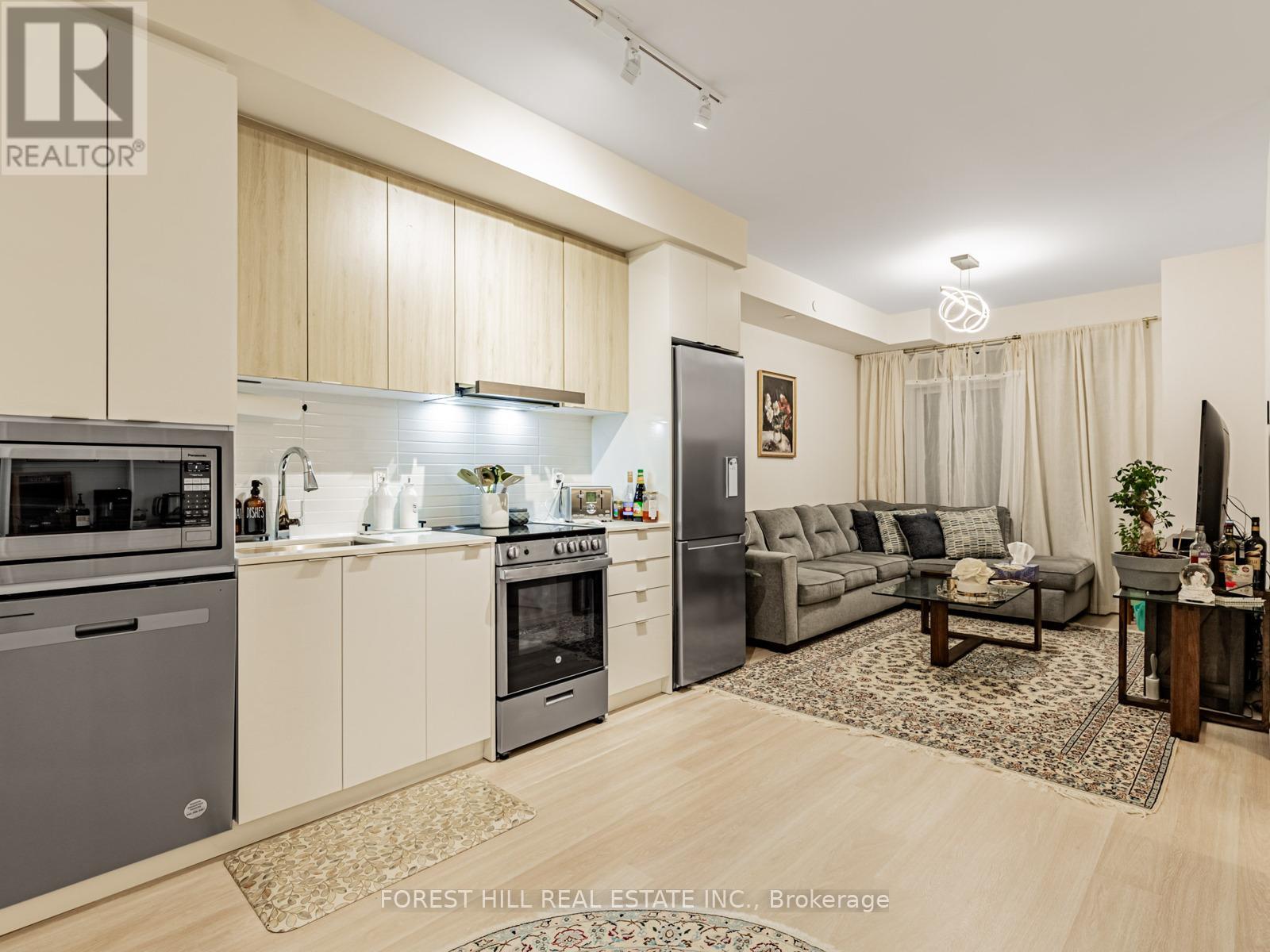 1601 - 30 Upper Mall Way, Vaughan, Ontario  L4J 0L7 - Photo 4 - N12509692