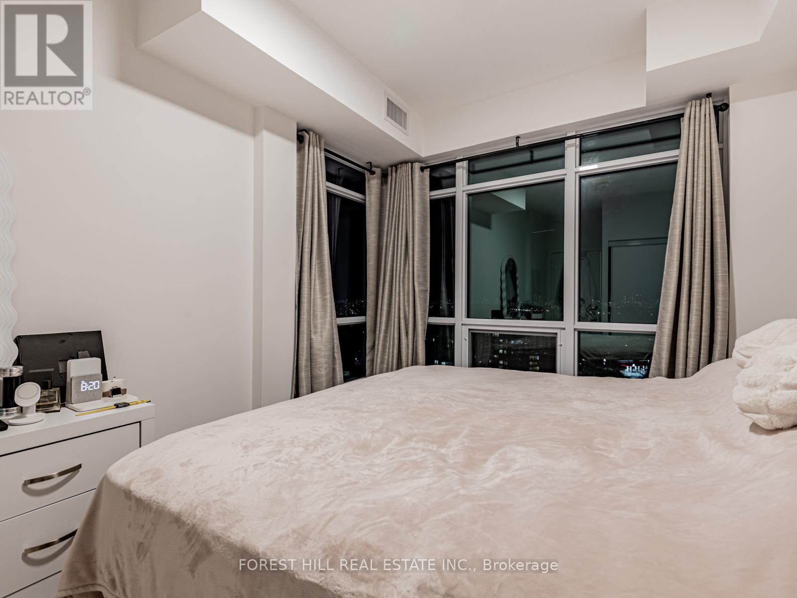 1601 - 30 Upper Mall Way, Vaughan, Ontario  L4J 0L7 - Photo 7 - N12509692