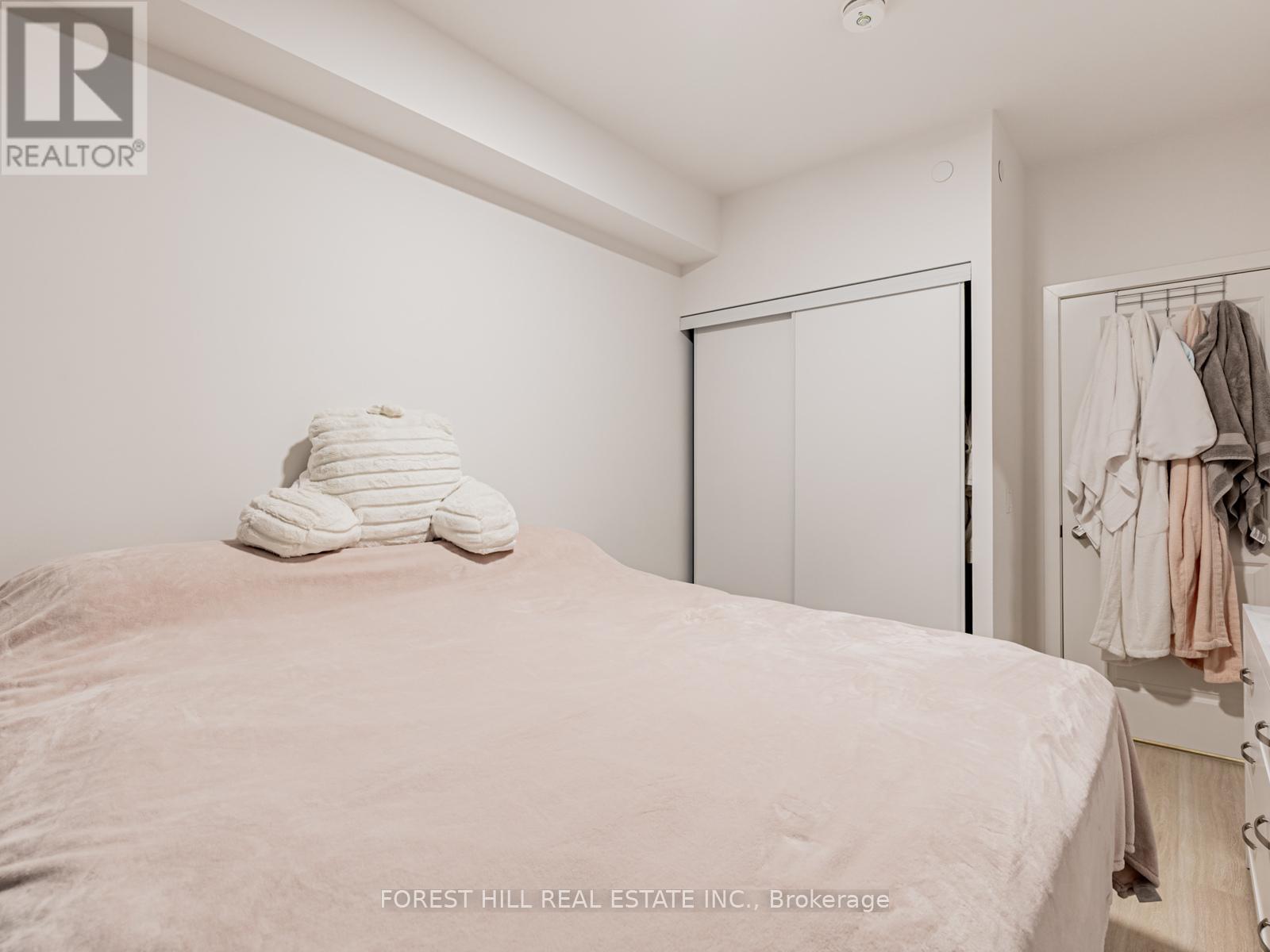 1601 - 30 Upper Mall Way, Vaughan, Ontario  L4J 0L7 - Photo 8 - N12509692