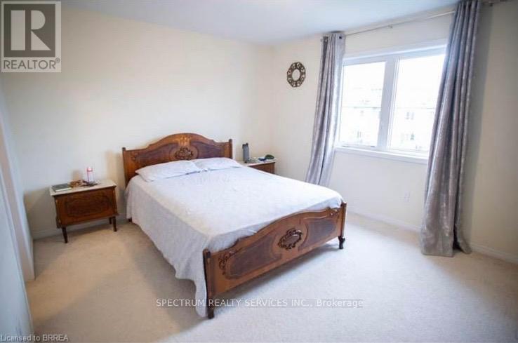 96 Warner Lane, Brantford, Ontario  N3T 0J3 - Photo 9 - X12457497