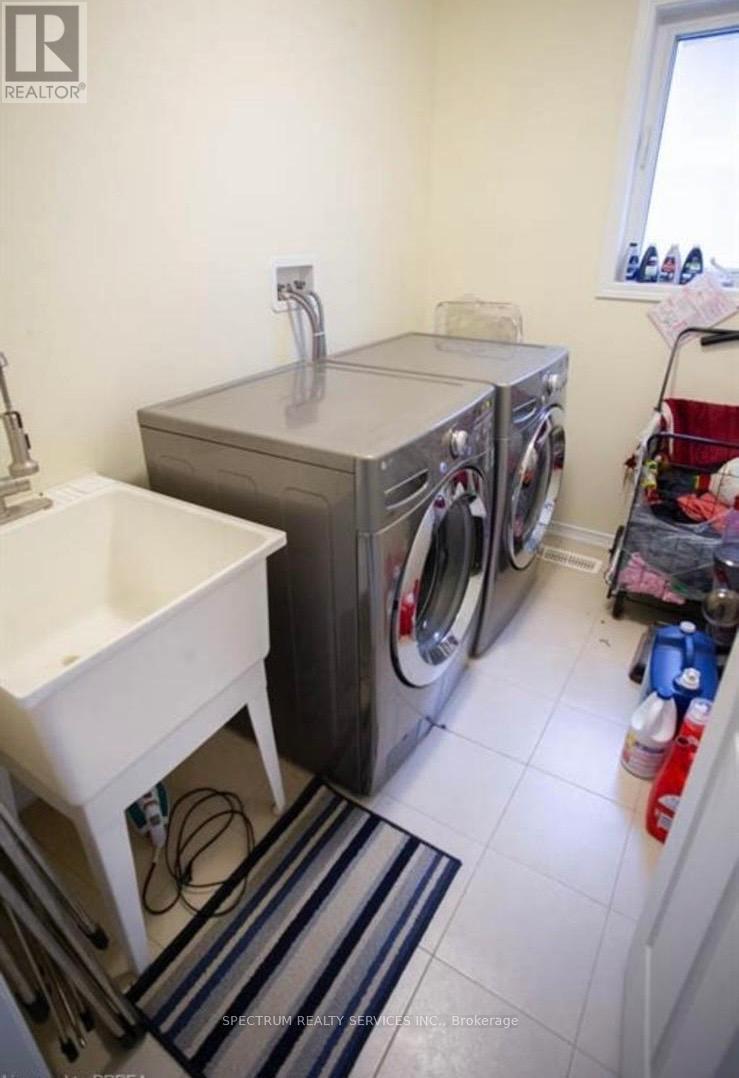 96 Warner Lane, Brantford, Ontario  N3T 0J3 - Photo 7 - X12457497