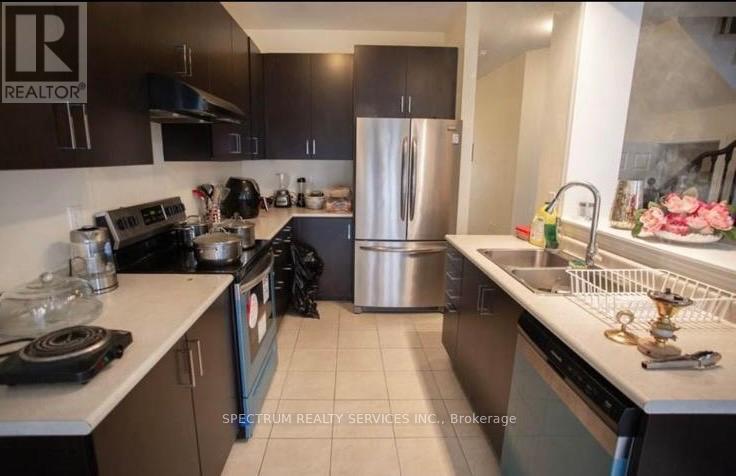 96 Warner Lane, Brantford, Ontario  N3T 0J3 - Photo 3 - X12457497