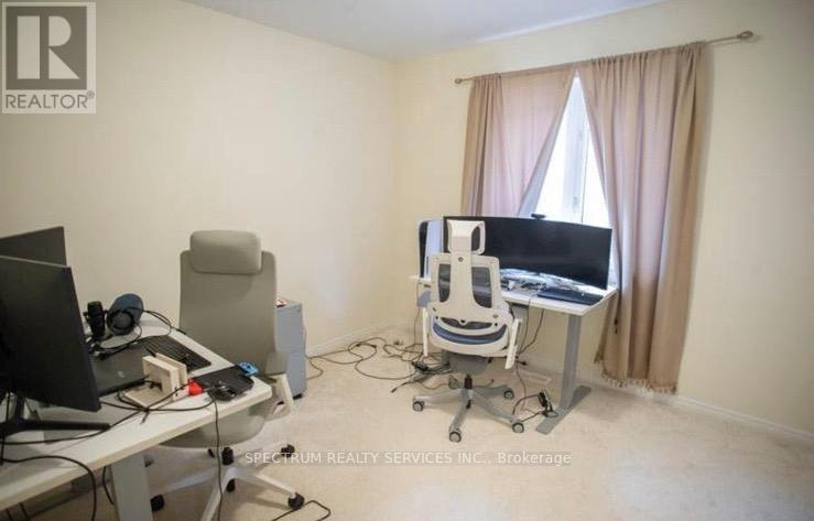 96 Warner Lane, Brantford, Ontario  N3T 0J3 - Photo 12 - X12457497