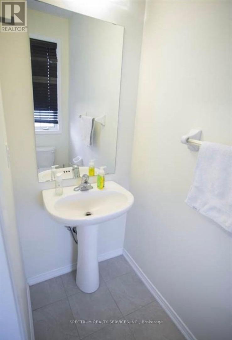 96 Warner Lane, Brantford, Ontario  N3T 0J3 - Photo 5 - X12457497