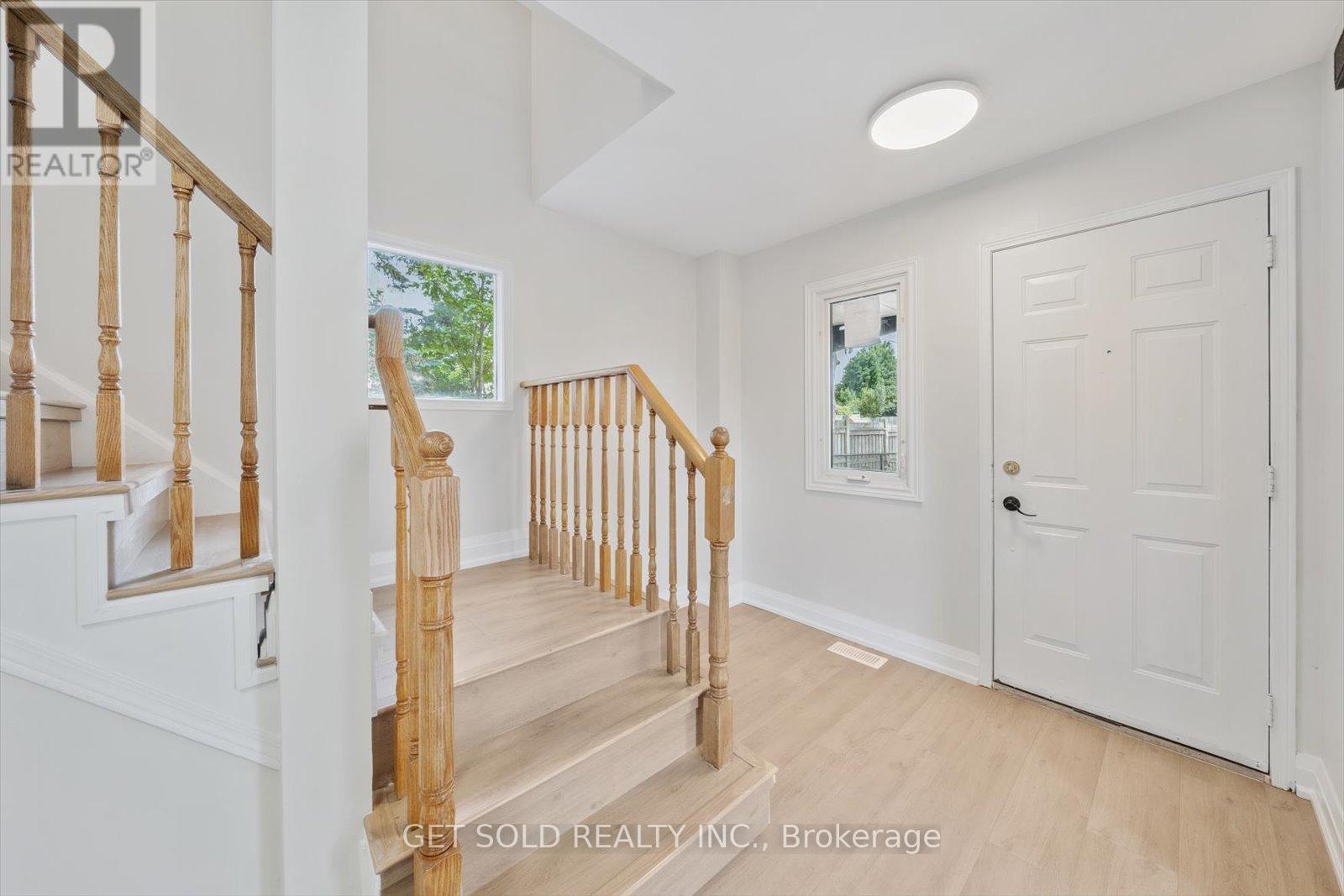 232 Kozlov Street, Barrie (West Bayfield), Ontario  L4N 7H6 - Photo 2 - S12509508