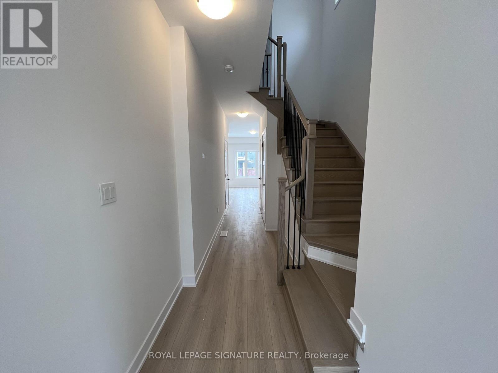 21 Hay Lane, Barrie, Ontario  L9J 0C2 - Photo 2 - S12509518