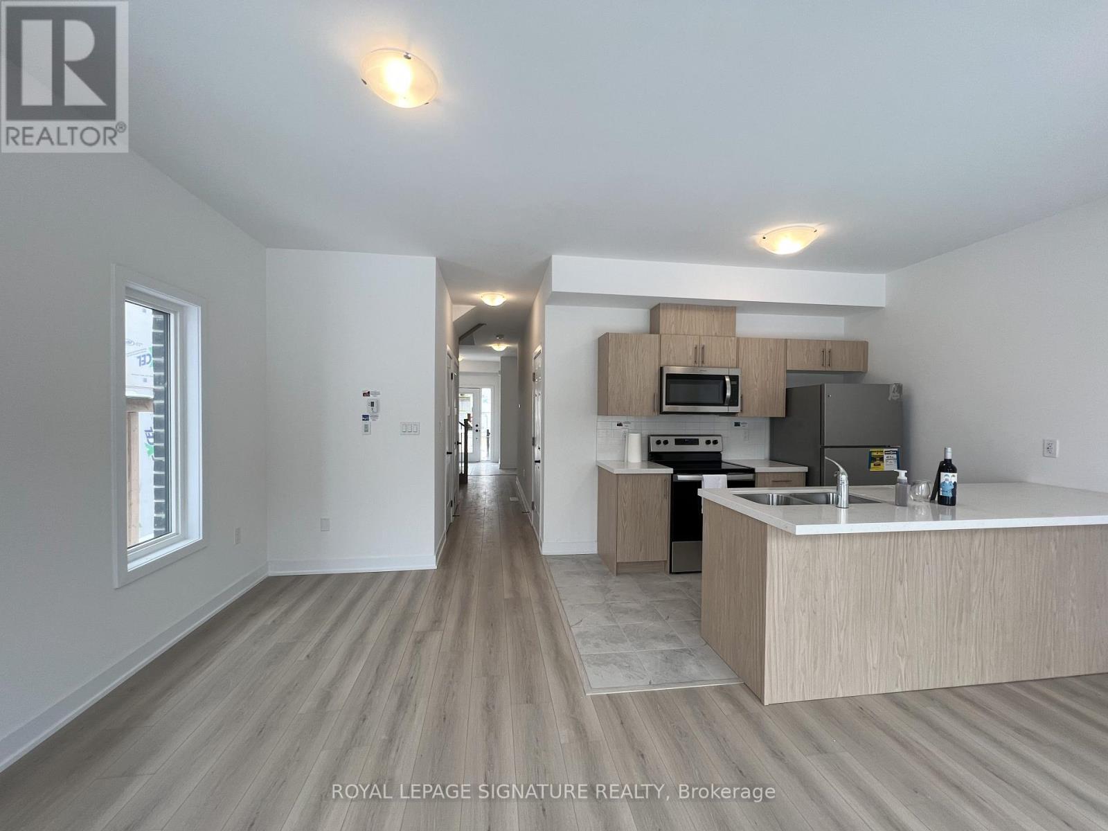 21 Hay Lane, Barrie, Ontario  L9J 0C2 - Photo 5 - S12509518