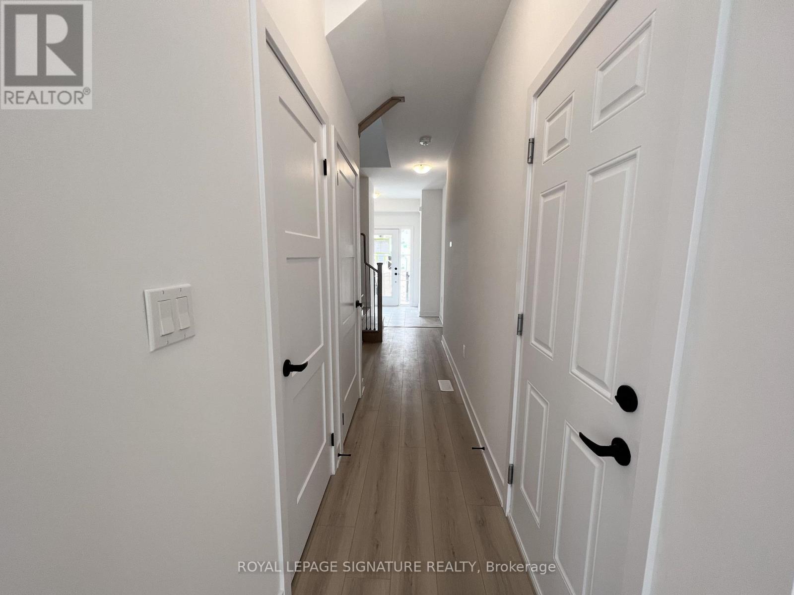 21 Hay Lane, Barrie, Ontario  L9J 0C2 - Photo 7 - S12509518