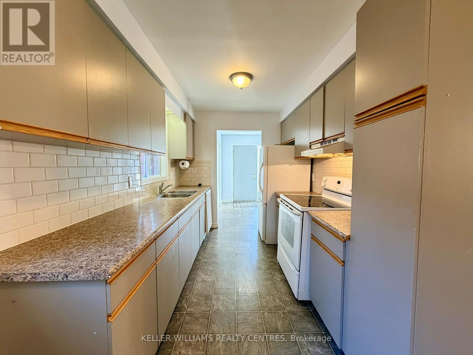 35 Buchanan Street, Barrie (Grove East), Ontario  L4M 6B5 - Photo 10 - S12509528