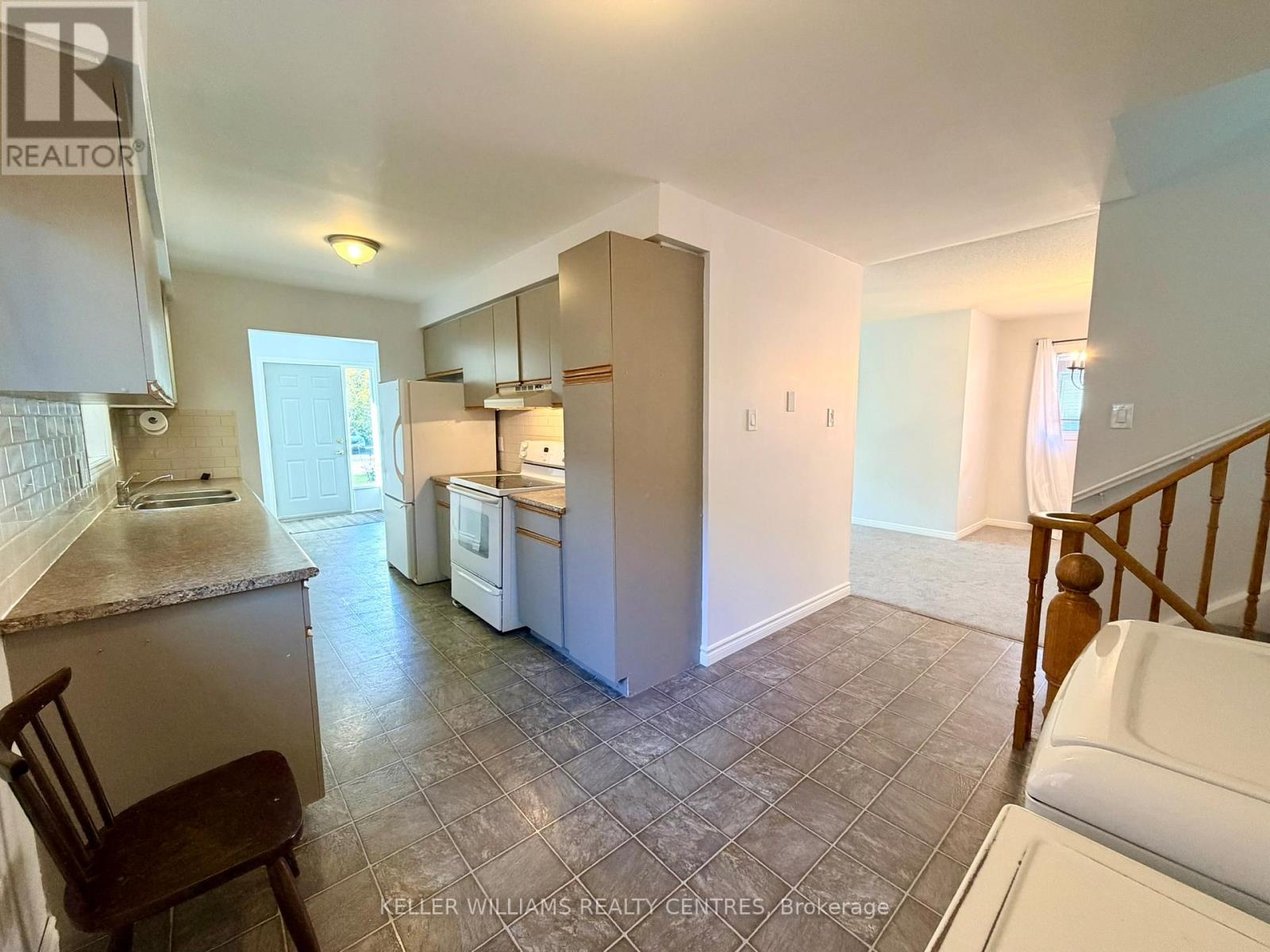 35 Buchanan Street, Barrie (Grove East), Ontario  L4M 6B5 - Photo 11 - S12509528