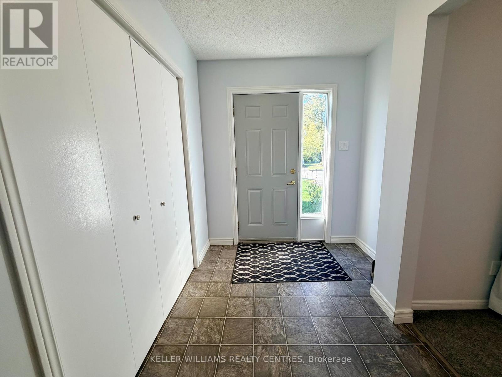 35 Buchanan Street, Barrie (Grove East), Ontario  L4M 6B5 - Photo 5 - S12509528