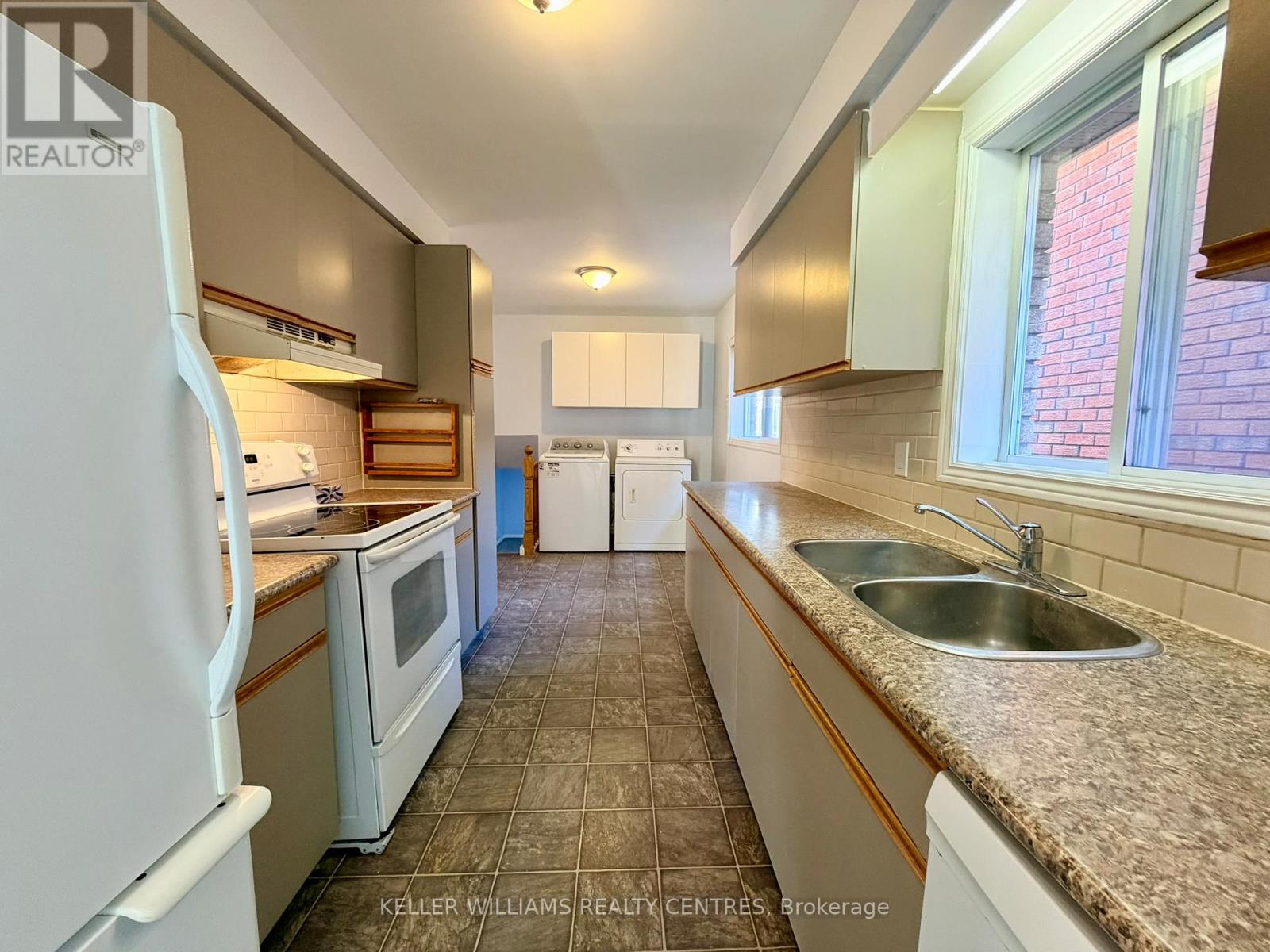 35 Buchanan Street, Barrie (Grove East), Ontario  L4M 6B5 - Photo 8 - S12509528