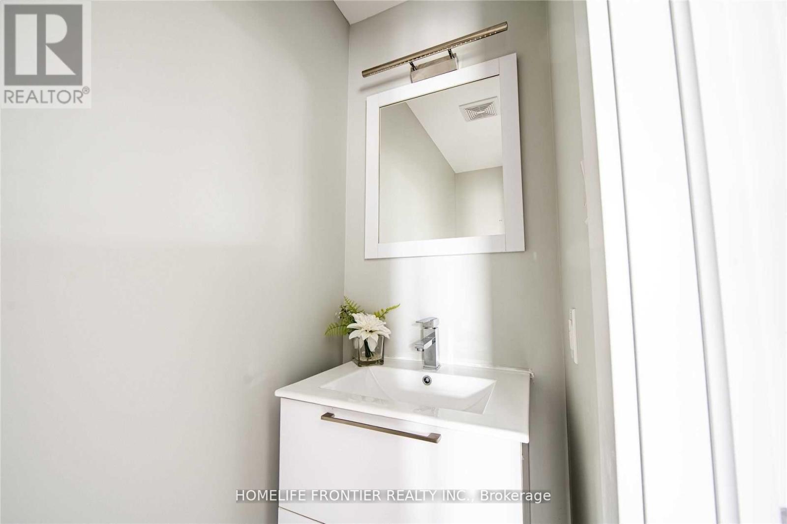 3 Upper - 540 Essa Road, Barrie (Holly), Ontario  L4N 9E5 - Photo 11 - S12509634