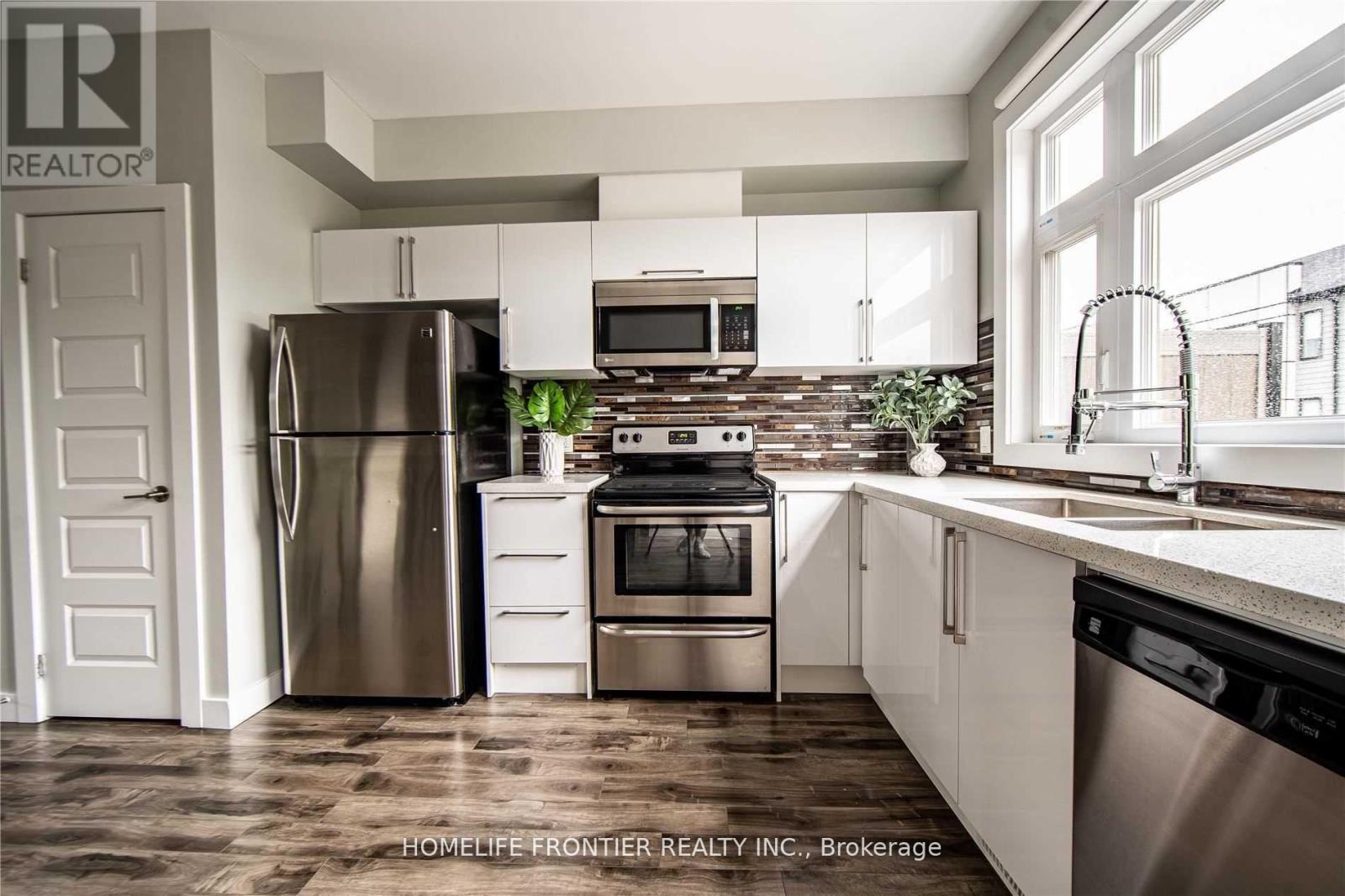 3 Upper - 540 Essa Road, Barrie (Holly), Ontario  L4N 9E5 - Photo 6 - S12509634