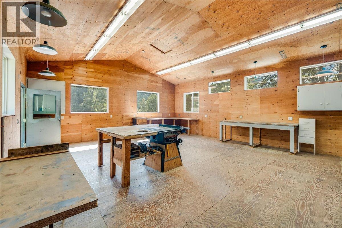 5270 Callbeck Road, Nelson, British Columbia  V1L 6N2 - Photo 19 - 10367378