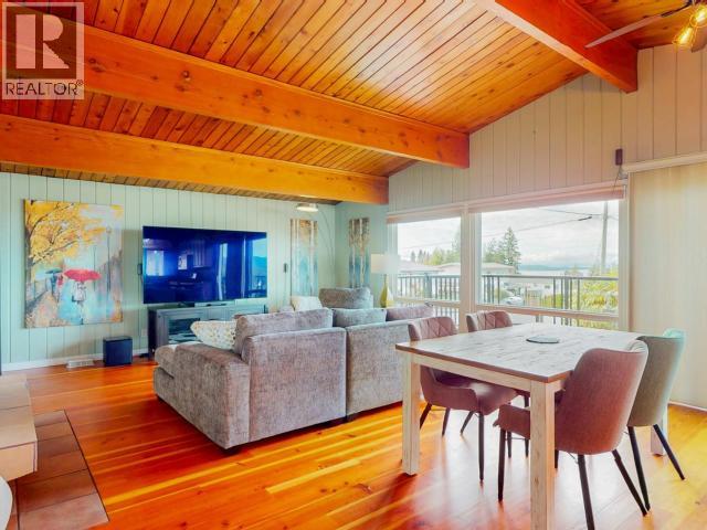 4282 Fernwood Ave, Powell River, British Columbia  V8A 3L1 - Photo 3 - 19103