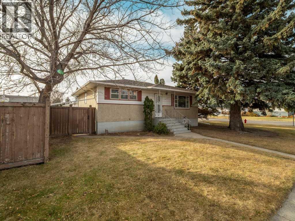 2704 3 Avenue S, Lethbridge, Alberta  T1J 0M6 - Photo 3 - A2268276