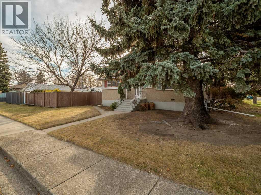 2704 3 Avenue S, Lethbridge, Alberta  T1J 0M6 - Photo 2 - A2268276