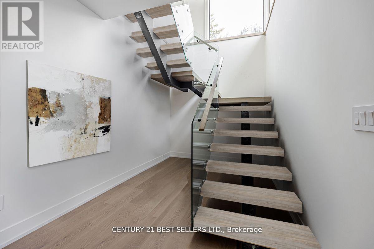 739 Ebony Avenue, Mississauga, Ontario  L5E 1V9 - Photo 17 - W12509498