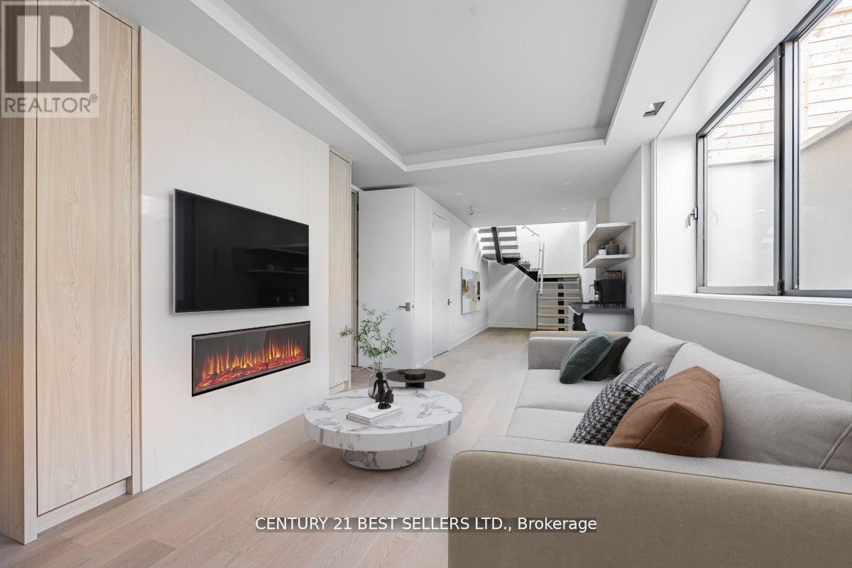 739 Ebony Avenue, Mississauga, Ontario  L5E 1V9 - Photo 19 - W12509498