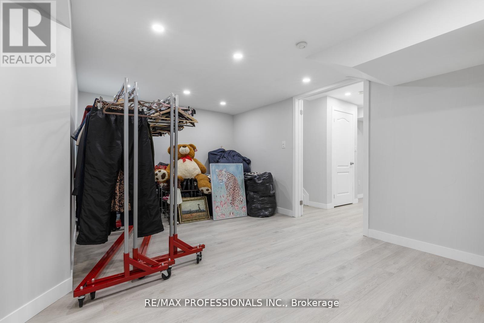 1241 Brillinger Street, Oakville, Ontario  L6M 3T2 - Photo 36 - W12509506