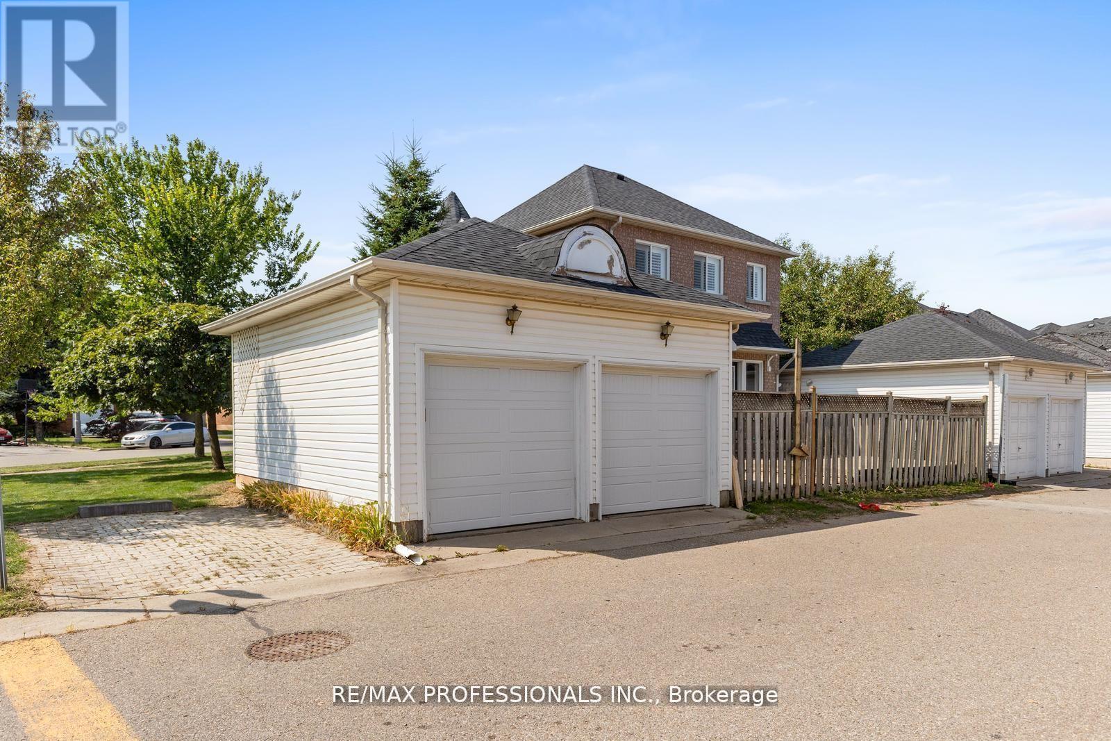 1241 Brillinger Street, Oakville, Ontario  L6M 3T2 - Photo 41 - W12509506