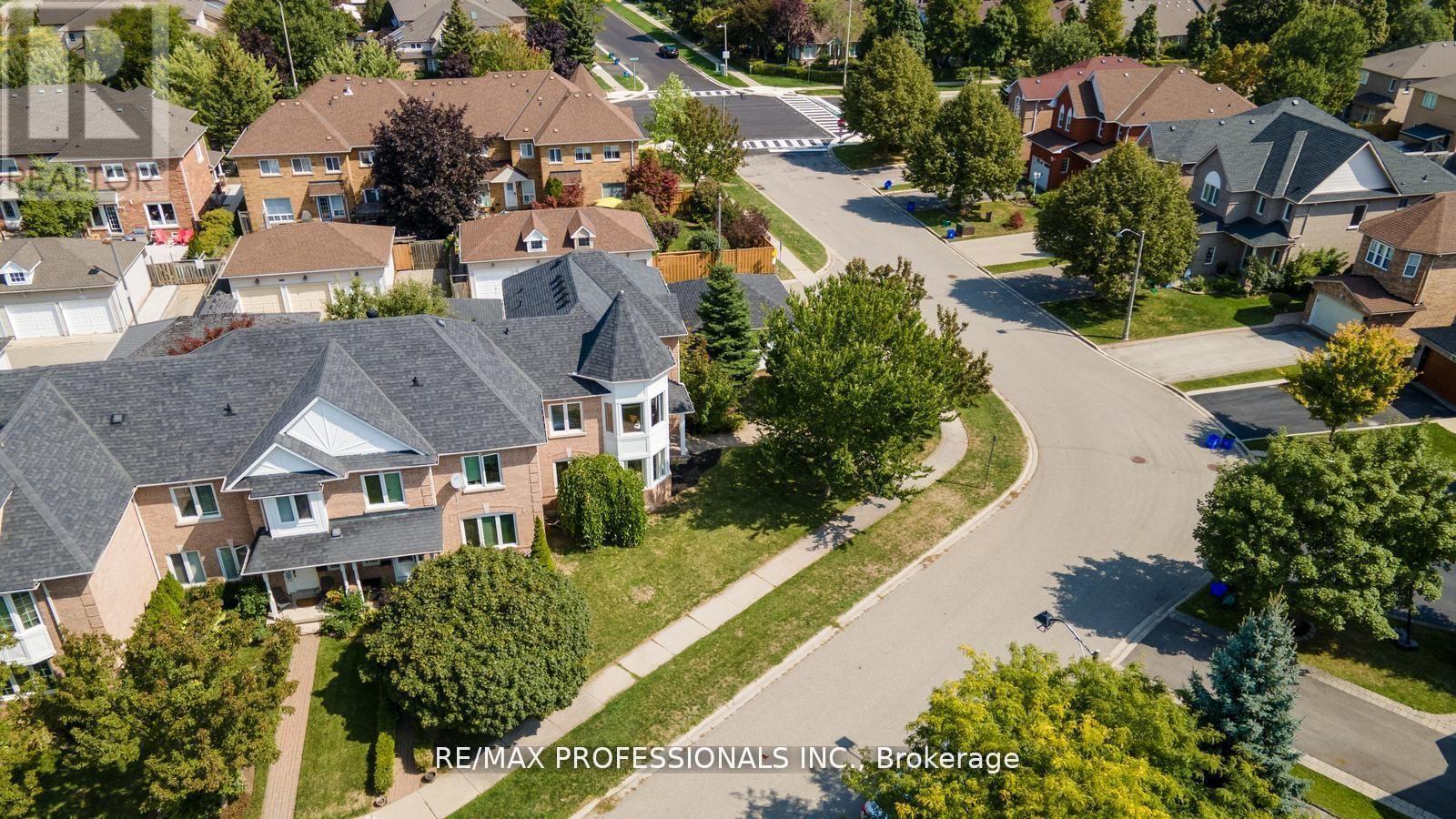 1241 Brillinger Street, Oakville, Ontario  L6M 3T2 - Photo 43 - W12509506