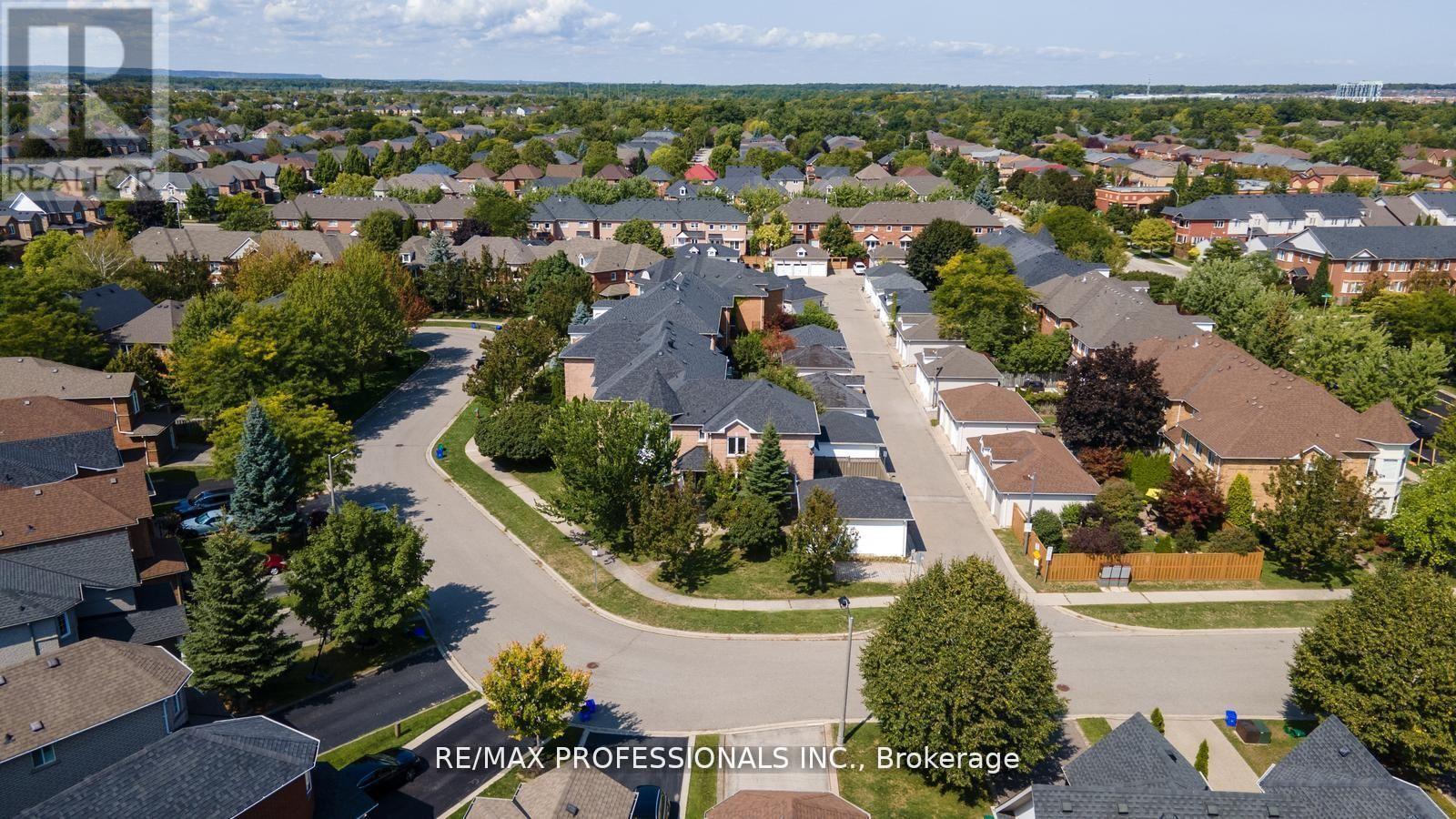 1241 Brillinger Street, Oakville, Ontario  L6M 3T2 - Photo 47 - W12509506