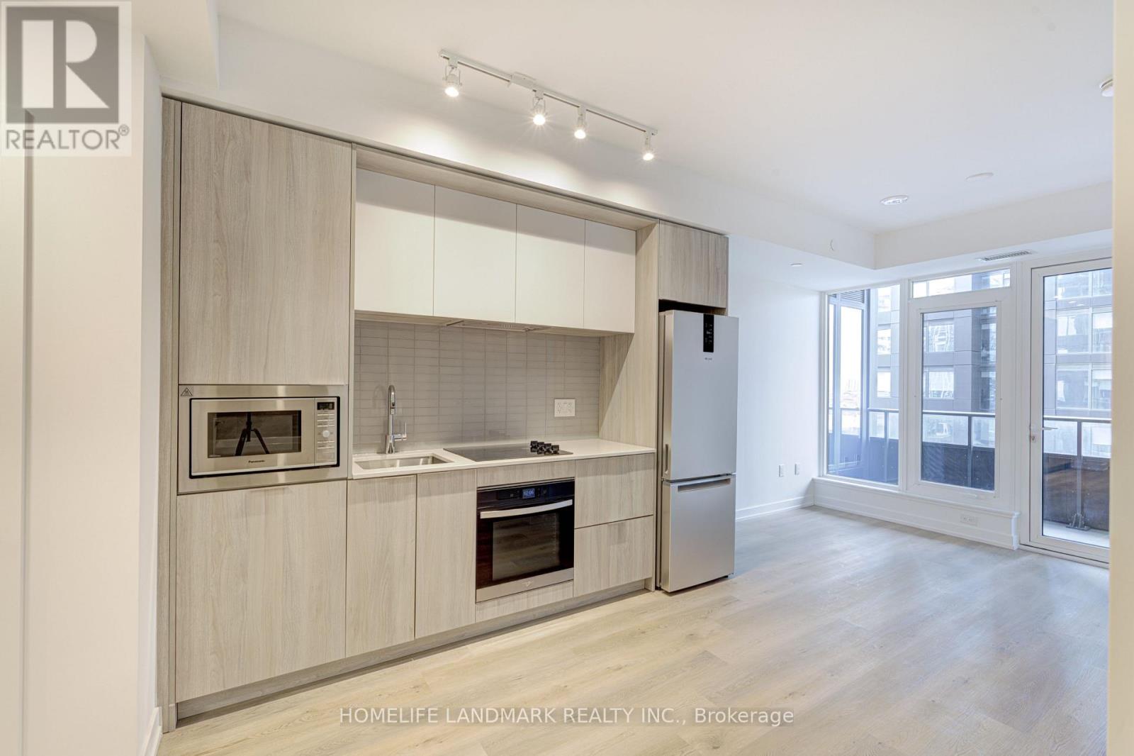 1112 - 395 Square One Drive, Mississauga, Ontario  L5B 0P6 - Photo 11 - W12509532