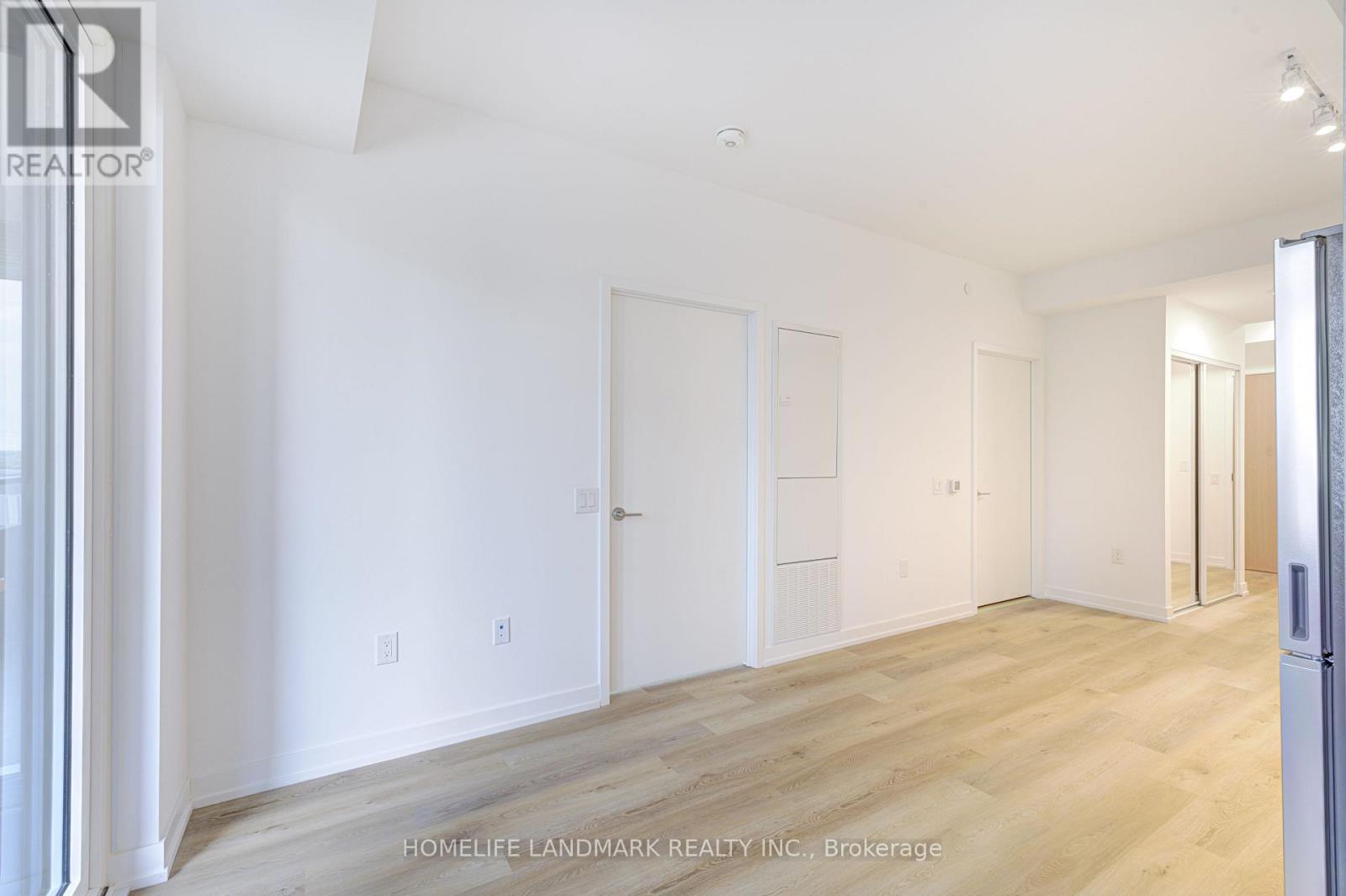 1112 - 395 Square One Drive, Mississauga, Ontario  L5B 0P6 - Photo 15 - W12509532