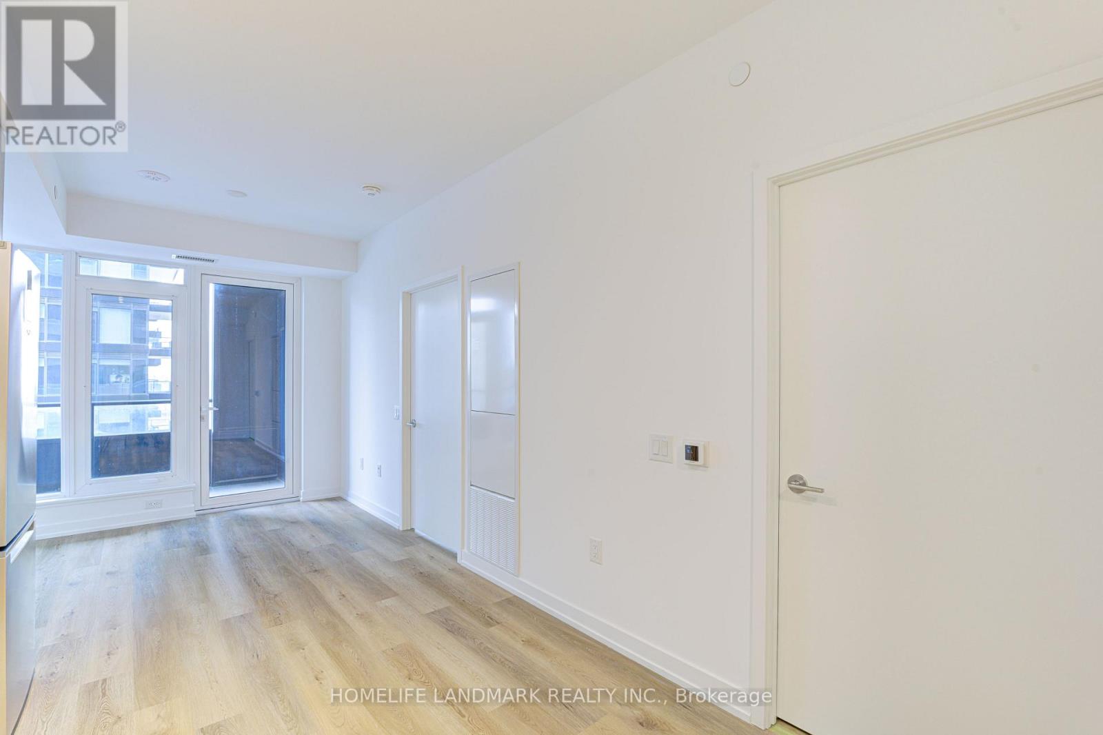 1112 - 395 Square One Drive, Mississauga, Ontario  L5B 0P6 - Photo 16 - W12509532