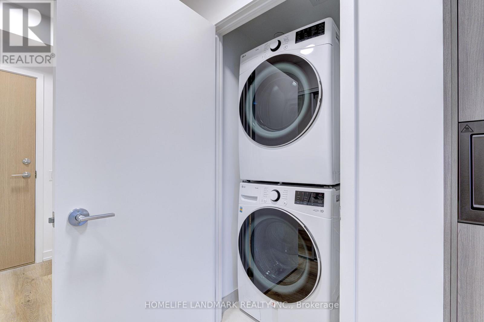 1112 - 395 Square One Drive, Mississauga, Ontario  L5B 0P6 - Photo 17 - W12509532