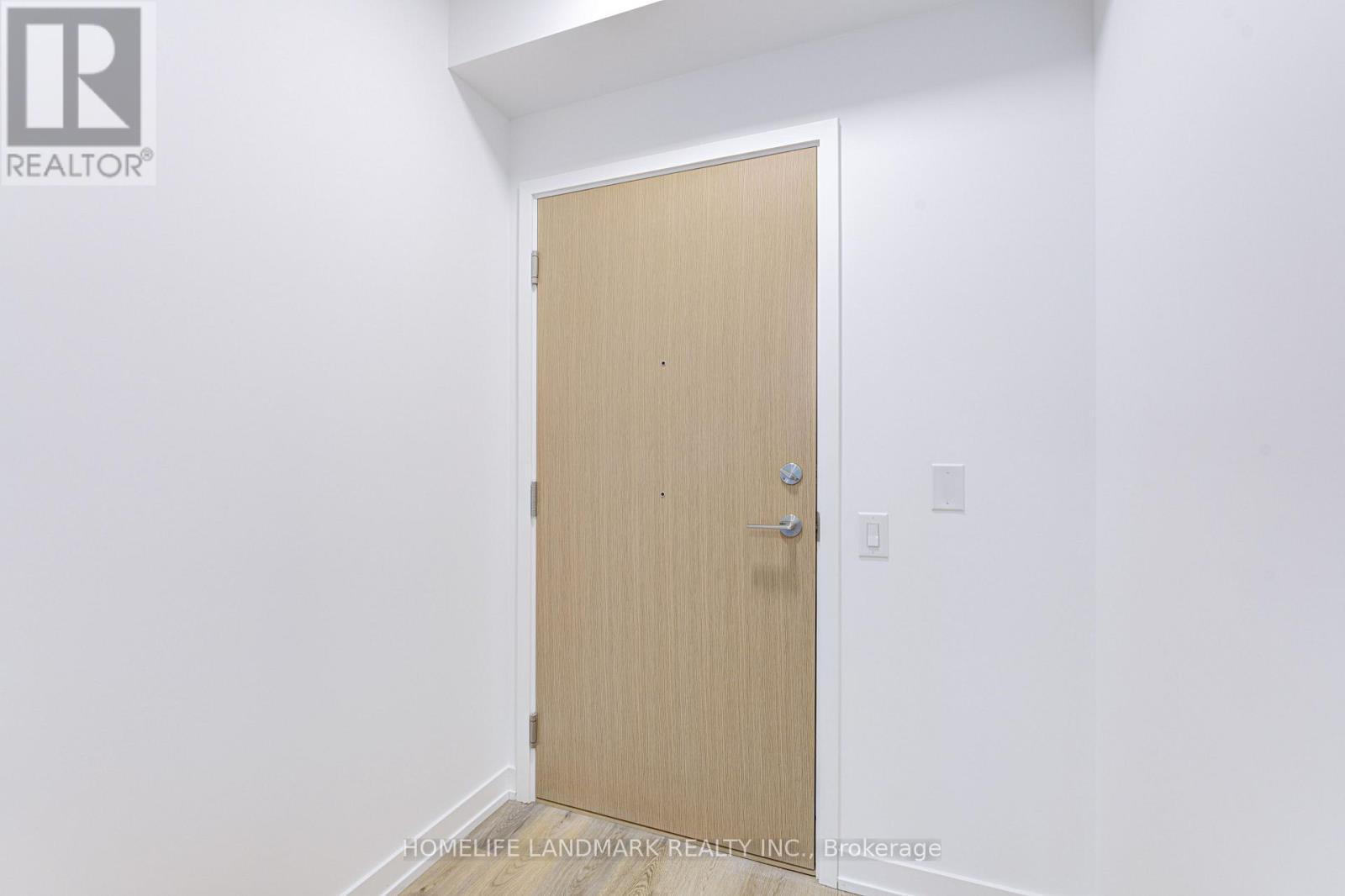 1112 - 395 Square One Drive, Mississauga, Ontario  L5B 0P6 - Photo 3 - W12509532