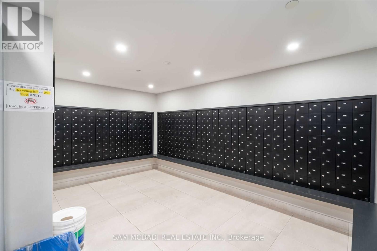 3305 - 4065 Confederation Parkway, Mississauga, Ontario  L5B 0L4 - Photo 3 - W12509548